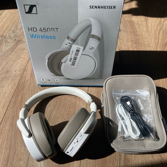 NWT Sennheiser HD 450BT Headphones | Wireless Bluetooth (BT) + Noise Cancelling - Picture 1 of 9